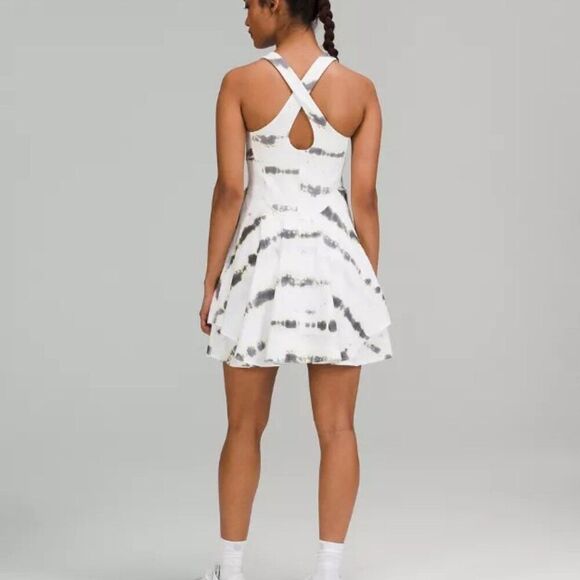 Lululemon NWOT White Tie-Dye Court Crush Dress w/built-in bra & shorts - Size 6 - Picture 2 of 11